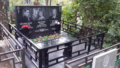 Покрасили ограду